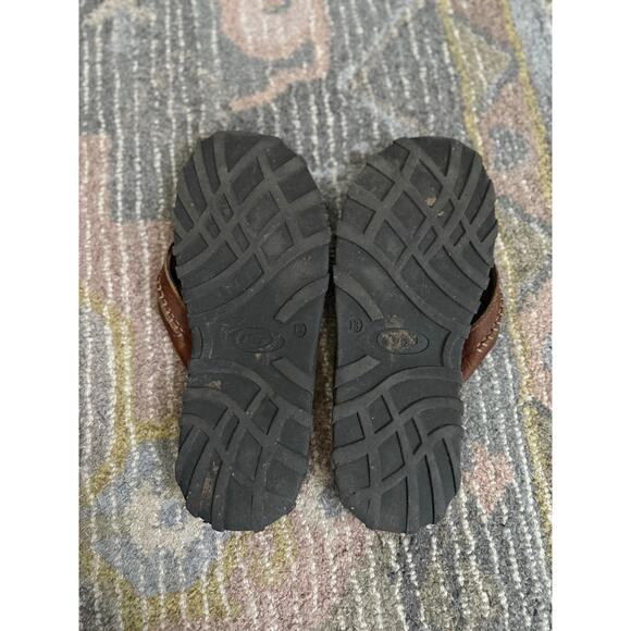 OluKai Tuahine / Ohana Men’s Size 13 Brown Leather Flip Flops Sandals ComfortArc - Picture 4 of 4
